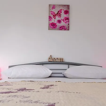 Nancy With Swimming Pool Vinišće