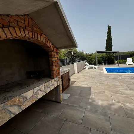 Nancy With Swimming Pool بيت للعطل *