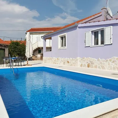 Nancy With Swimming Pool Vinišće