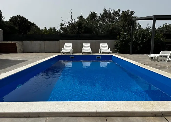 Nancy With Swimming Pool Сasa de vacaciones Vinišće