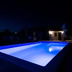 Nancy With Swimming Pool Винишче
