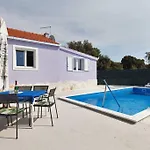 Nancy With Swimming Pool Винишче