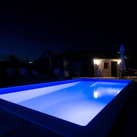 Nancy With Swimming Pool Vinišće