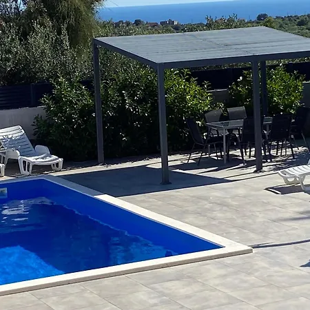 Сasa de vacaciones Nancy With Swimming Pool *