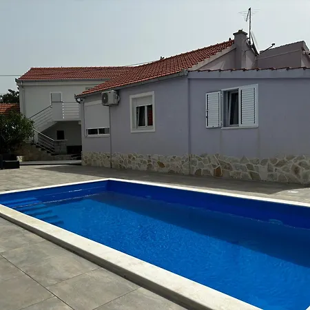 Nancy With Swimming Pool Vinišće