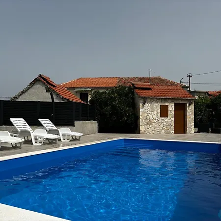 Nancy With Swimming Pool * Vinisce