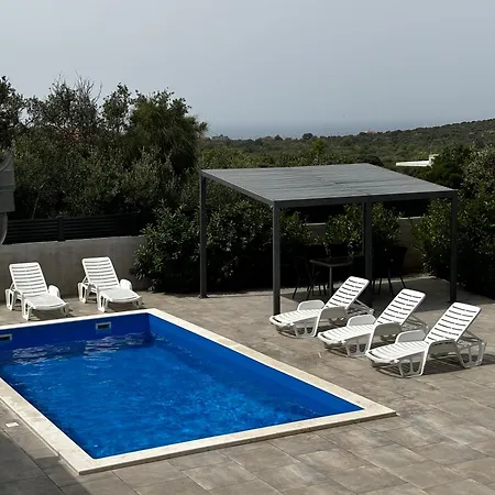 Дом отдыха Nancy With Swimming Pool *
