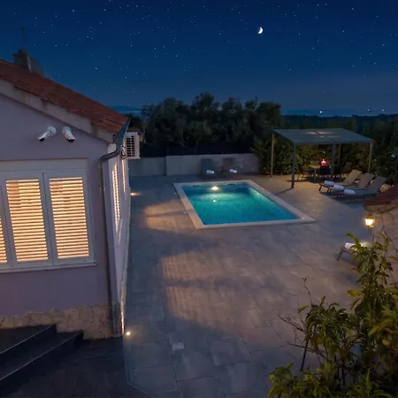 Nancy With Private Swimming Pool Будинок відпочинку
