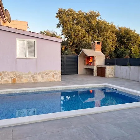 Holiday Home Nancy With Private Swimming Pool 펜션 Vinišće