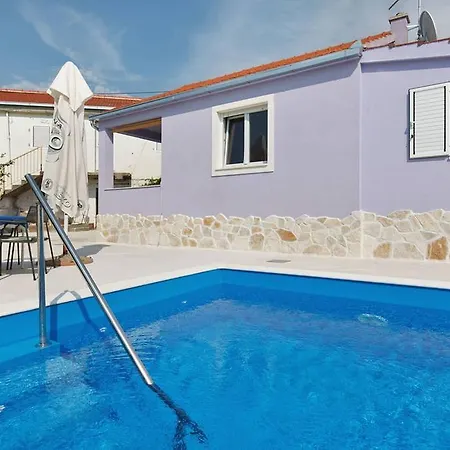 Nancy With Swimming Pool Holiday home Vinisce