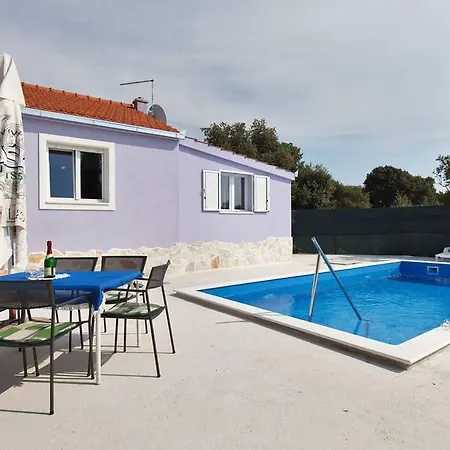 Nancy With Swimming Pool Vinišće